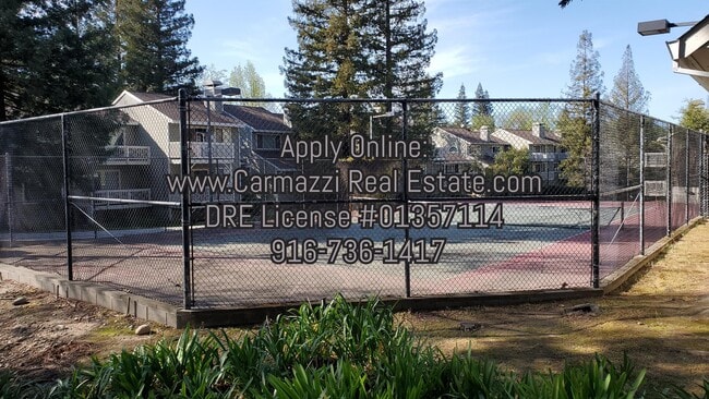 Photo - 206 Live Oak Cir