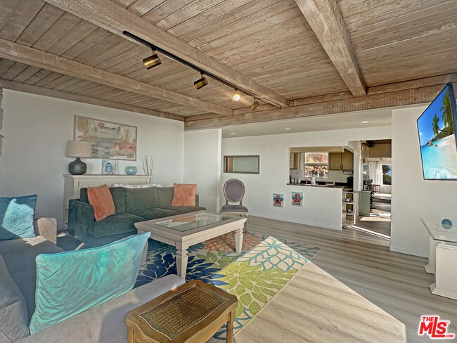 Photo - 111 Waterview St