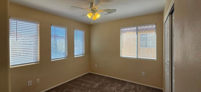 8217 Amphora St