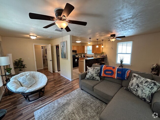 Building Photo - 1013 NW 3rd Ave Unit Apt #201