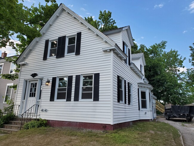 Building Photo - 97 Pleasant St Unit 201 Rental