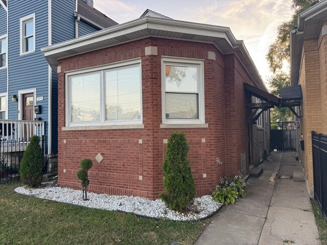 Building Photo - 7316 S Woodlawn Ave Rental