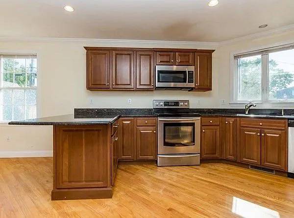 Photo - 37 Hiawatha Ave