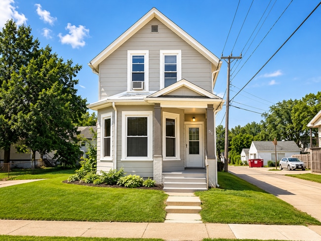 Building Photo - $1500 | 3 Bedroom 1 Bathroom | Two Story