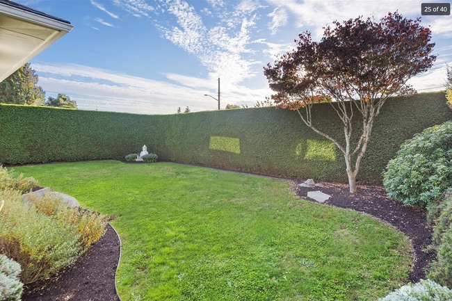 Yard space - 306 S 193rd St Unit B