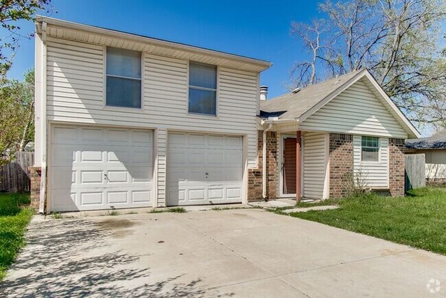 Building Photo - No Application Fees* $500 off 1st month re... Rental