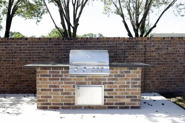 Photo - Greenbriar Apartments