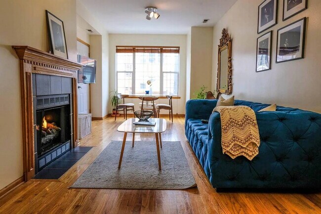 Photo - 2029 W Superior St Unit 1