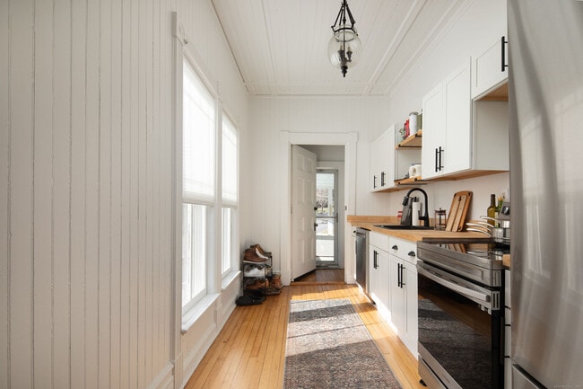 Photo - 362 Lime Rock Rd Unidad B