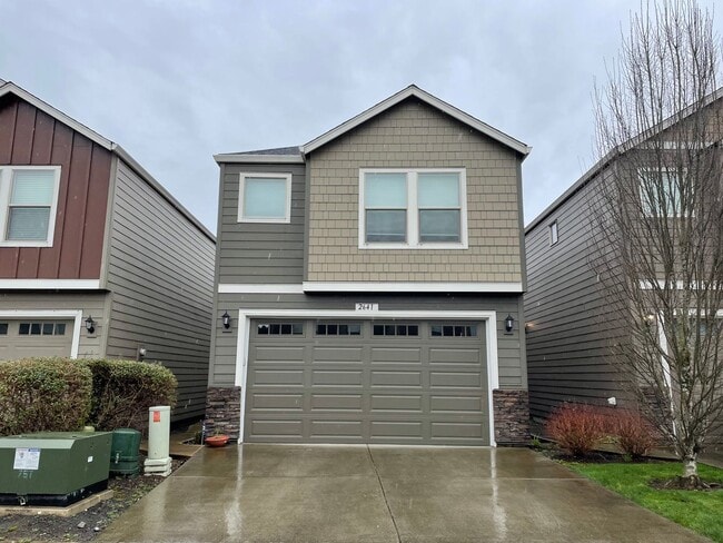 Photo - Spacious 3 Bedroom Home with Fenced Yard, Patio, and 2-Car Garage Near Mill Plain.