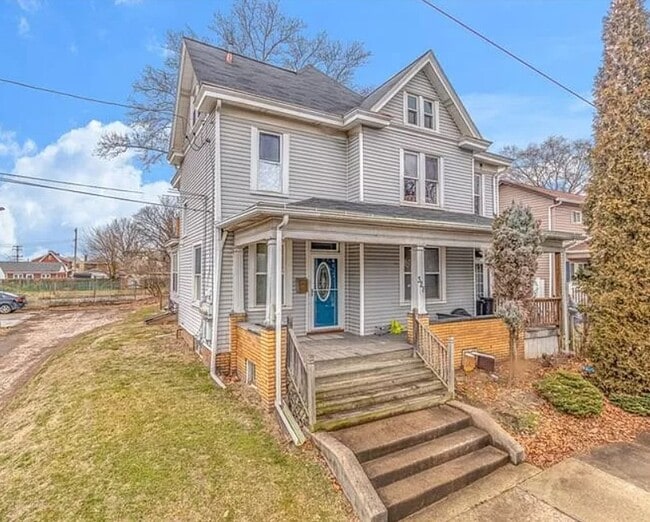 Photo - Rochester Triplex (328 New York Ave) Unit Top Rear