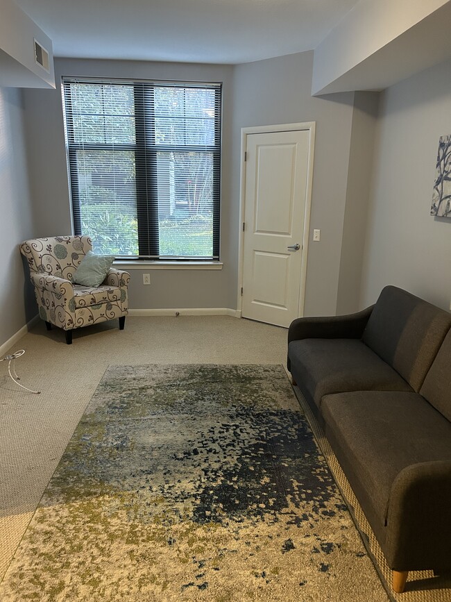 Photo - 1021 N Garfield St Unidad 114