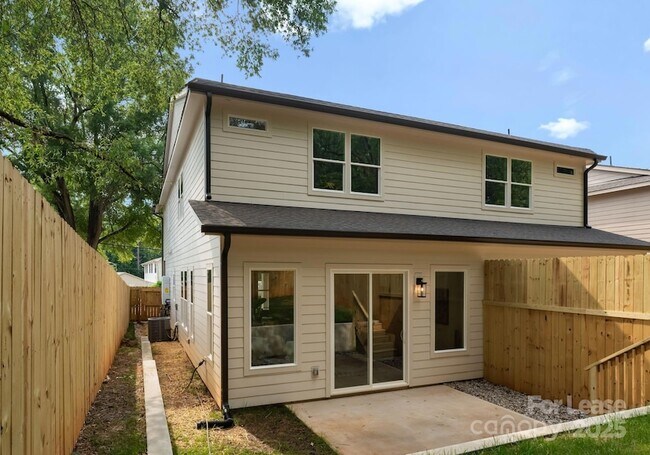 Photo - 2411 Pruitt St