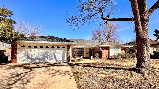 Building Photo - 12109 Camelot Dr