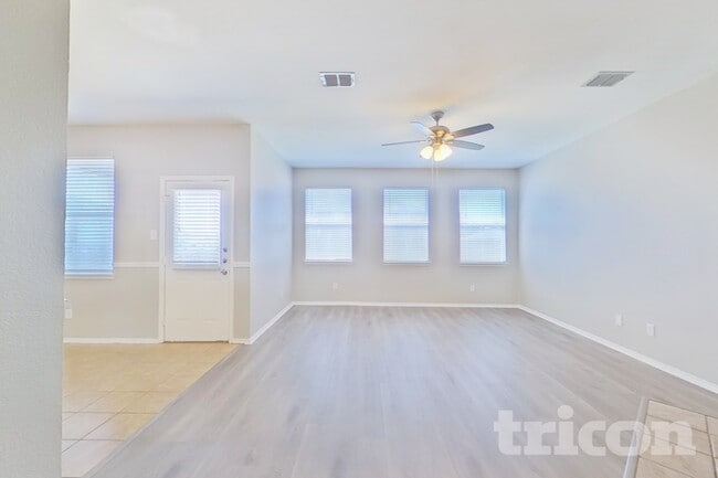 1085 Harriman Dr