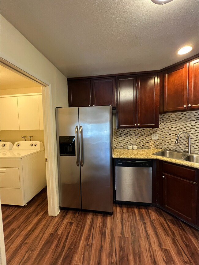 Versailles on the Lake Apartments For Rent in Santa Ana, CA
