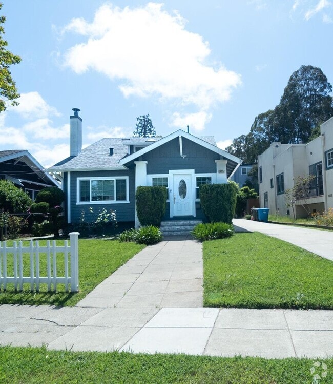 Building Photo - 1435 Edgehill Dr Rental