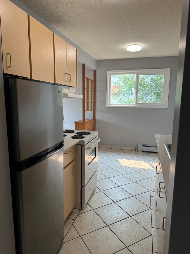 Building Photo - 9725-9130 130 Ave NW Unit 23