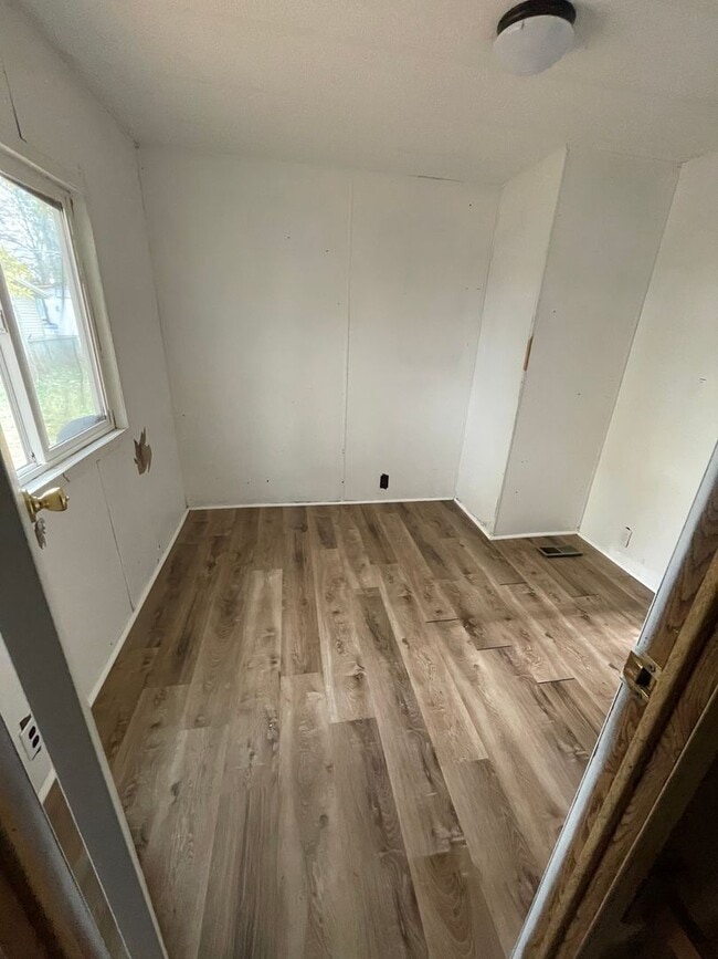 Photo - 490 Wilson Dr