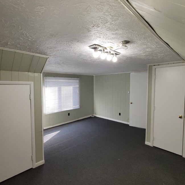 Photo - 17 Woodland Dr Unit Upstair Rental