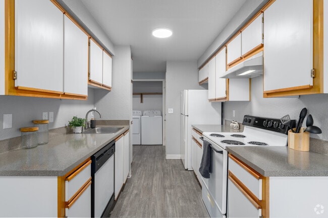 2BR, 1BA - 832SF - Kitchen