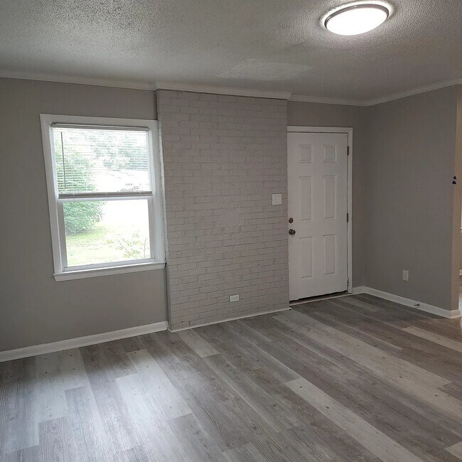 Photo - 211 Kirkland Pl