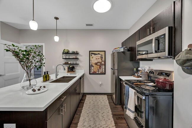 93-Stadium Row - Model - Kitchen (4)