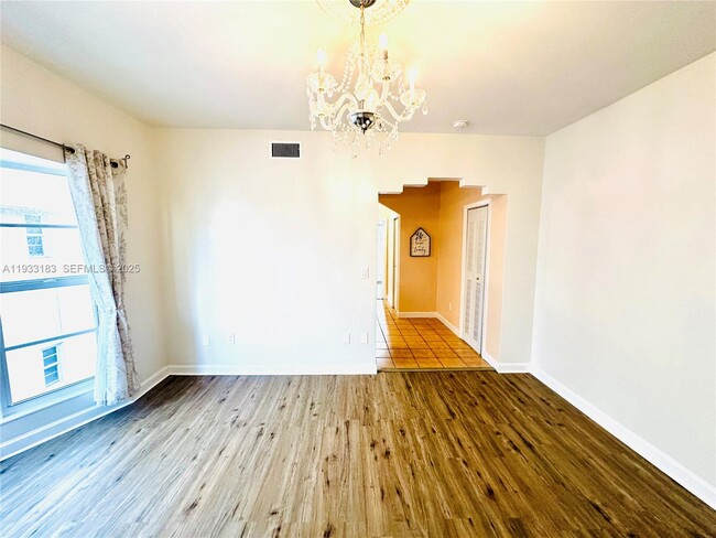 Photo - 540 15th St Unidad 203