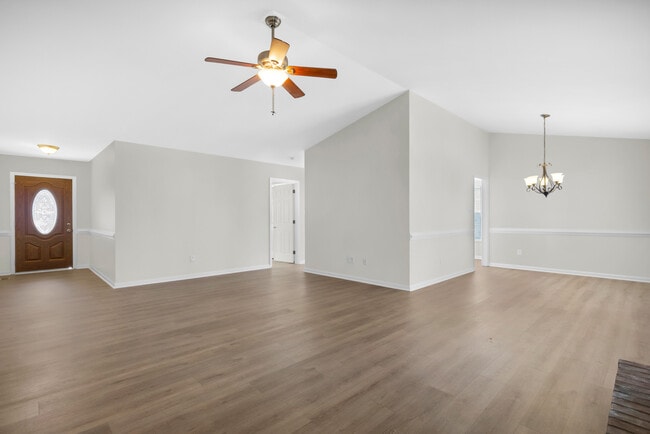 Photo - 705 E Hightree Ln