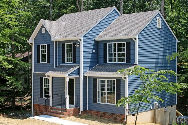 Building Photo - Light-filled Lake Monticello Home