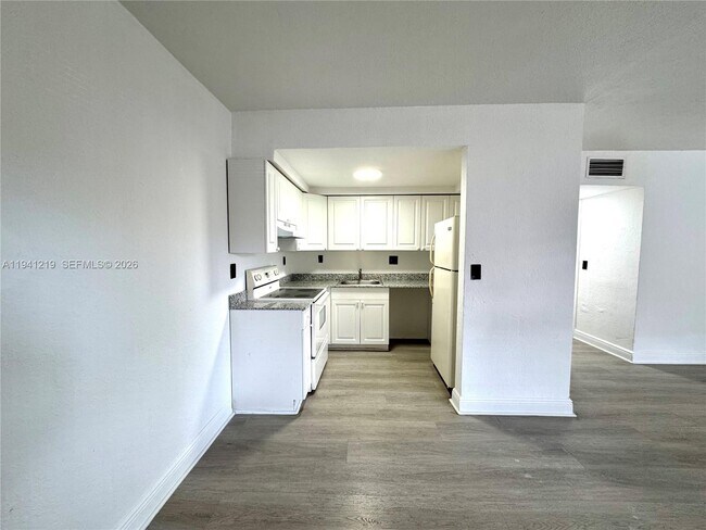 Photo - 1525 NE 135th St Unit 2