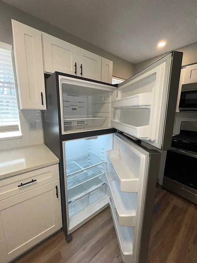 Photo - 3333 Lawn Ave