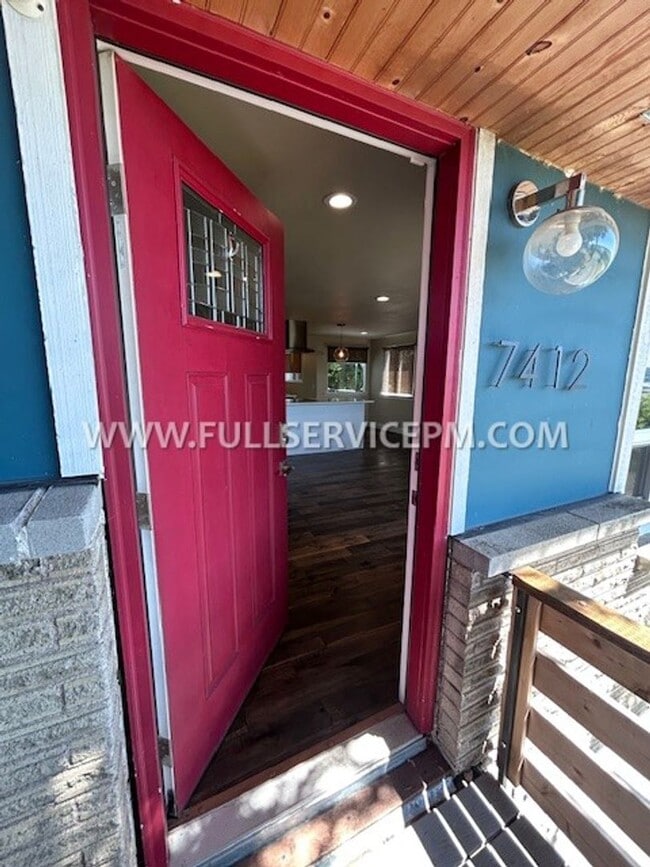 Photo - Exceptional South Beacon Hill 3 BD 2 BA! Huge Deck!