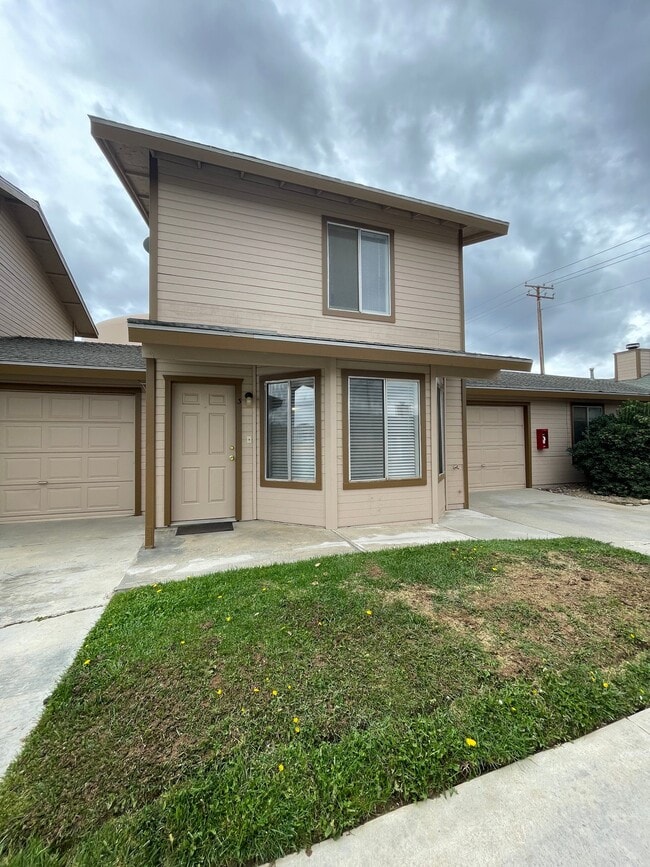 Building Photo - 1431 Cimarron Ct Unit 3