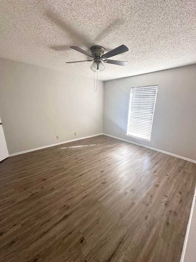 Photo - 2 Bedroom 1 Bathroom House For Rent!