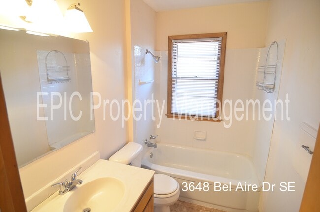 Photo - 3648 Bel Air Dr SE