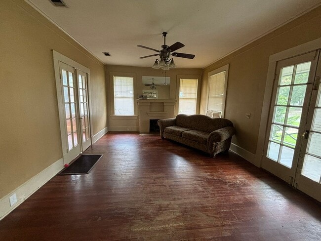 Photo - 425 Atkins Ave