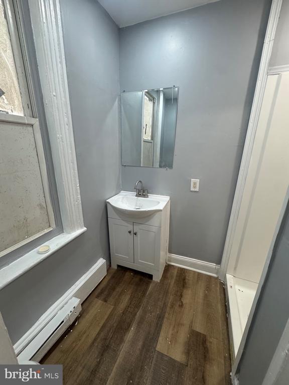 Photo - 327 N 6th St