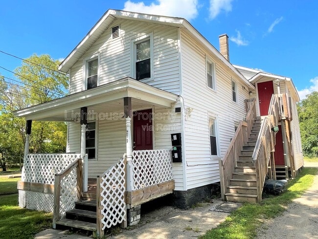 Building Photo - 219 E North St Unit 2