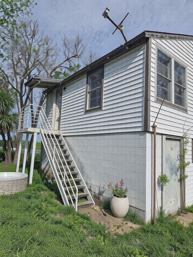 Photo - 316 Bush Dr Apartment Unit #B