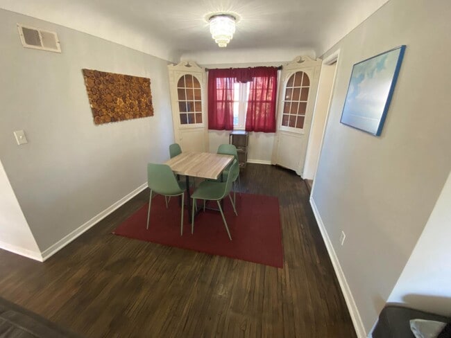 Photo - 106 W 20th St