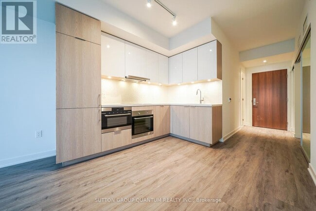 Photo - 15 Queens Quay E Unit 912
