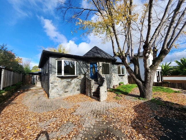 Building Photo - 715 Boyes Blvd Unit #A