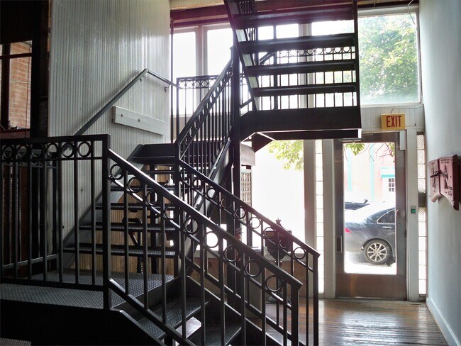 Photo - 3026 Commerce St