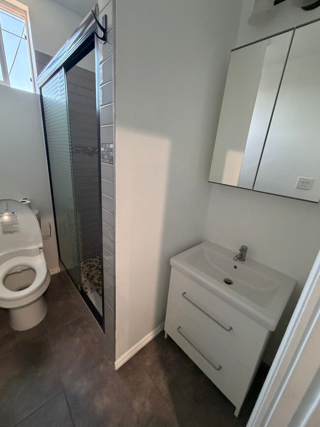 Photo - 1114 W 57th St