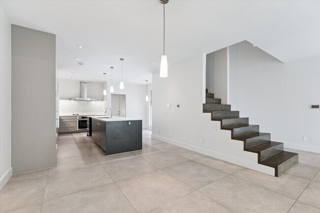 Photo - 1222 Marconi St