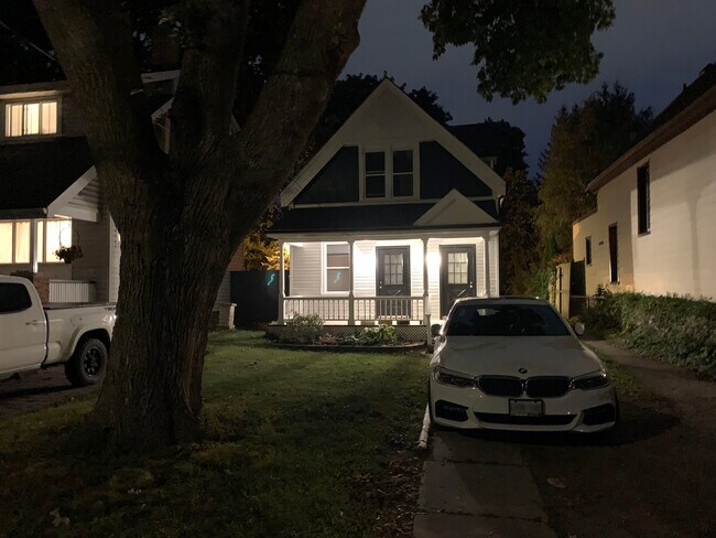 Photo - 724 William St