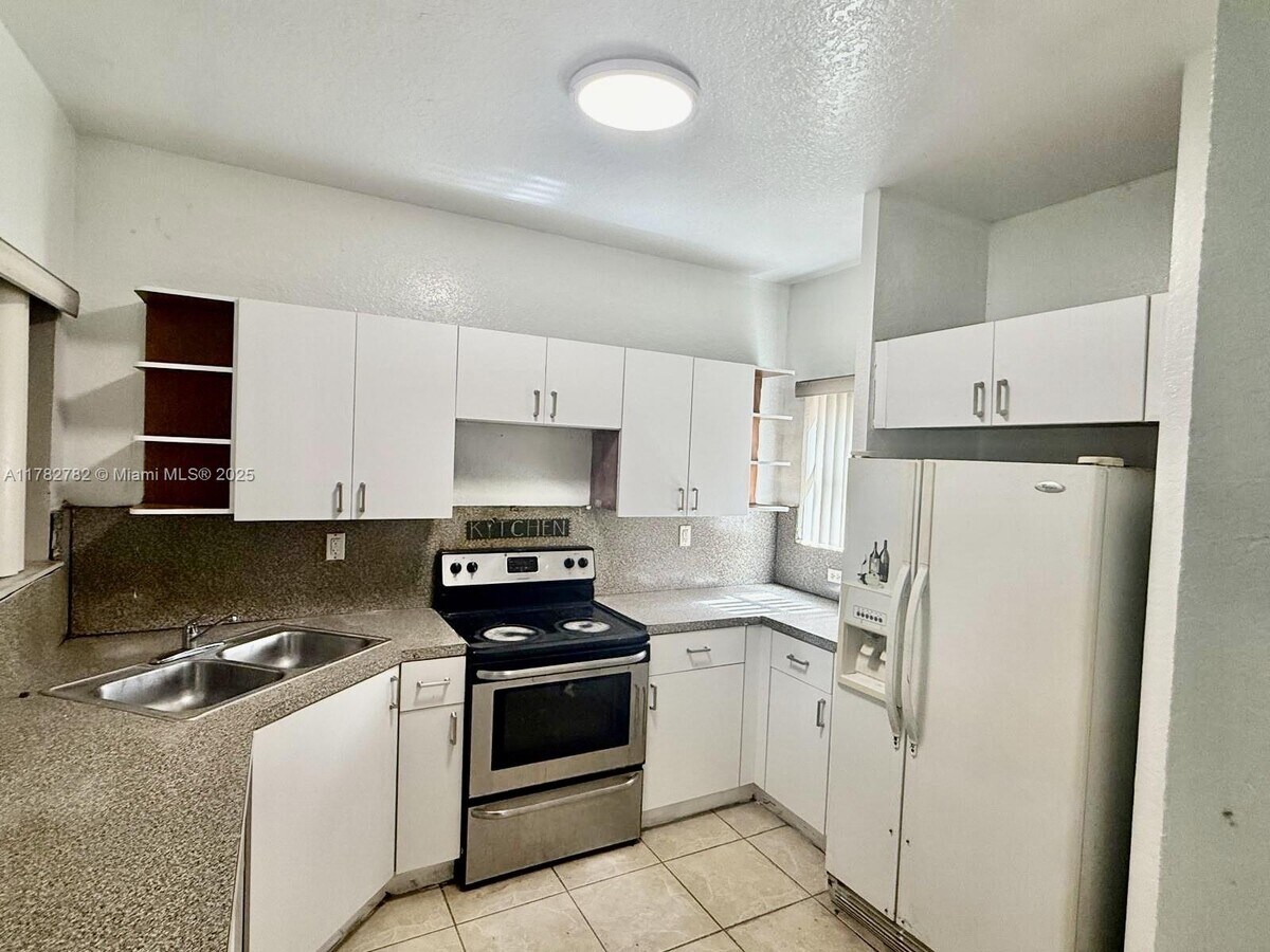 Photo - 621 SW 10th St