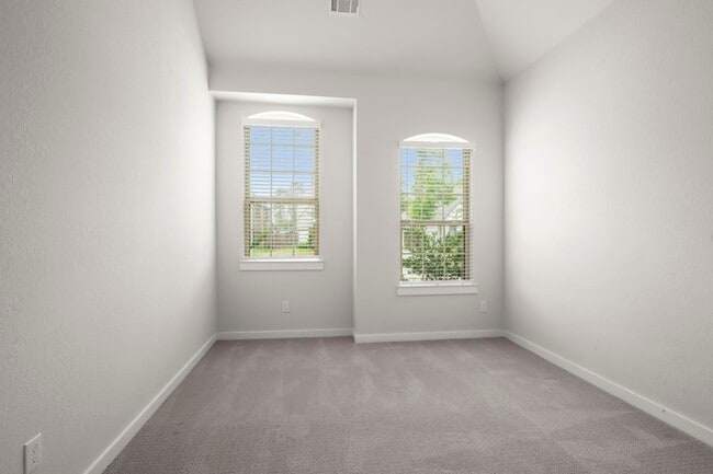 Photo - 16826 Beechwood Forest Way