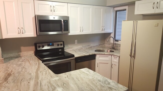 Building Photo - 7 Augusta Dr Unit 7